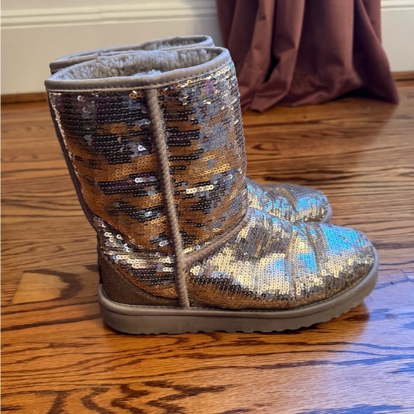 UGG Shoes - Ugg Australia Classic Short Sequin Boot Women’s size 7
